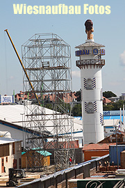 Der Aufbau des Oktoberfests 2010 auf der Theresienwiese geht voran. Aktuelle Wiesnaufbau Fotos und Video vom 23.08.2010 (©Foto. Martin Schmitz)